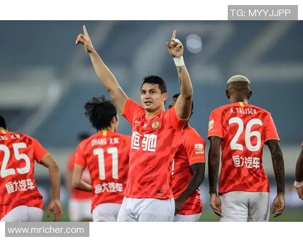 广州恒大淘宝对阵大连人精彩直播全程回顾与赛后分析